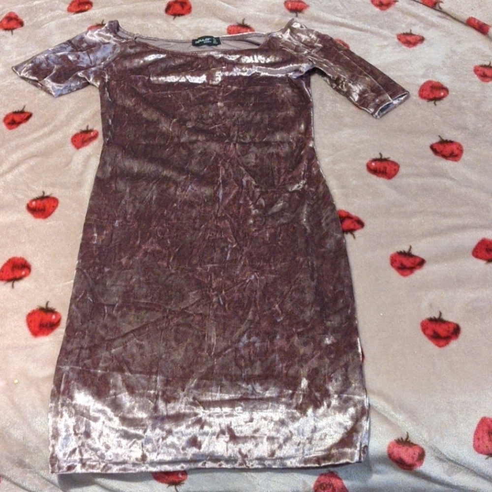 Am selling a dress from POPULAR Basics